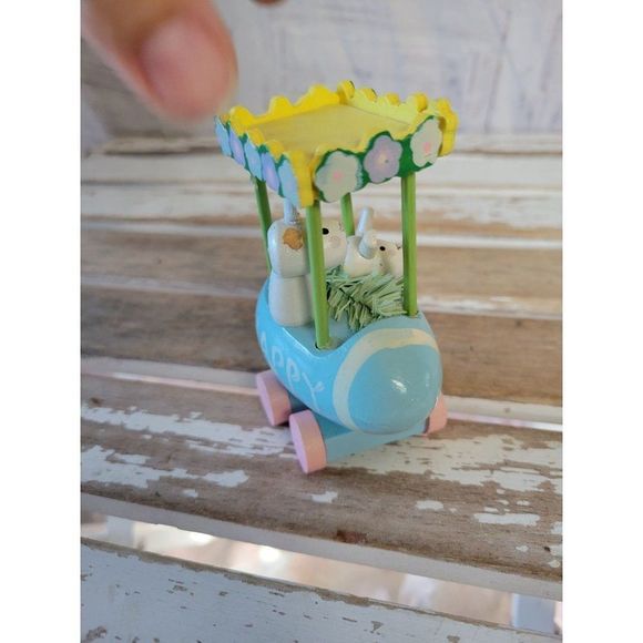 Wooden shabby chic Easter Bunny engine spring decor - Picture 3 of 7